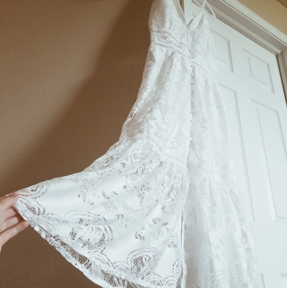 🌺NEW🌺 Romantic ruffle hem lace midi dress - Picture 3 of 4